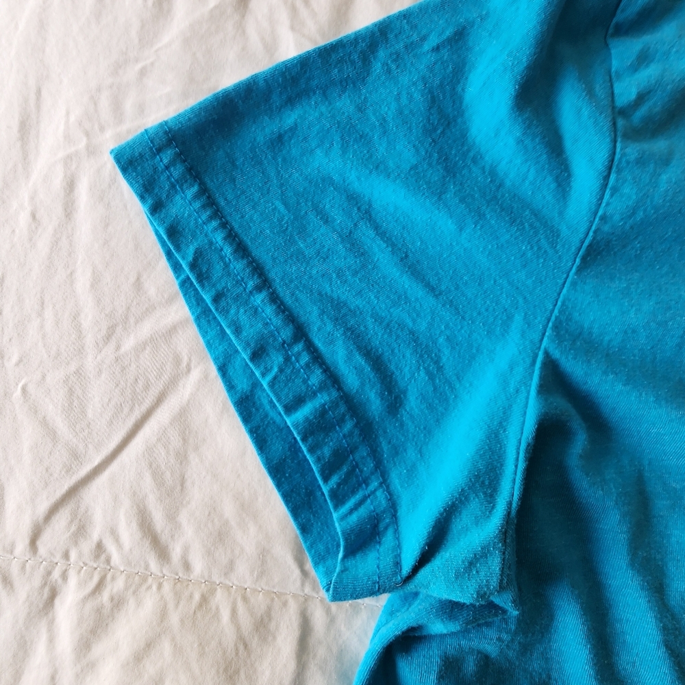 2 v-neck tees - Picture 5 of 9